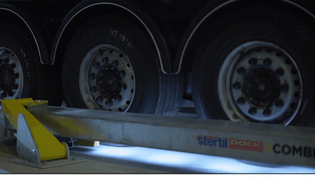 universal automatic vehicle restraint systems COMBILOK G2 from Stertil Dock Products in front of a dock at a distribution centre