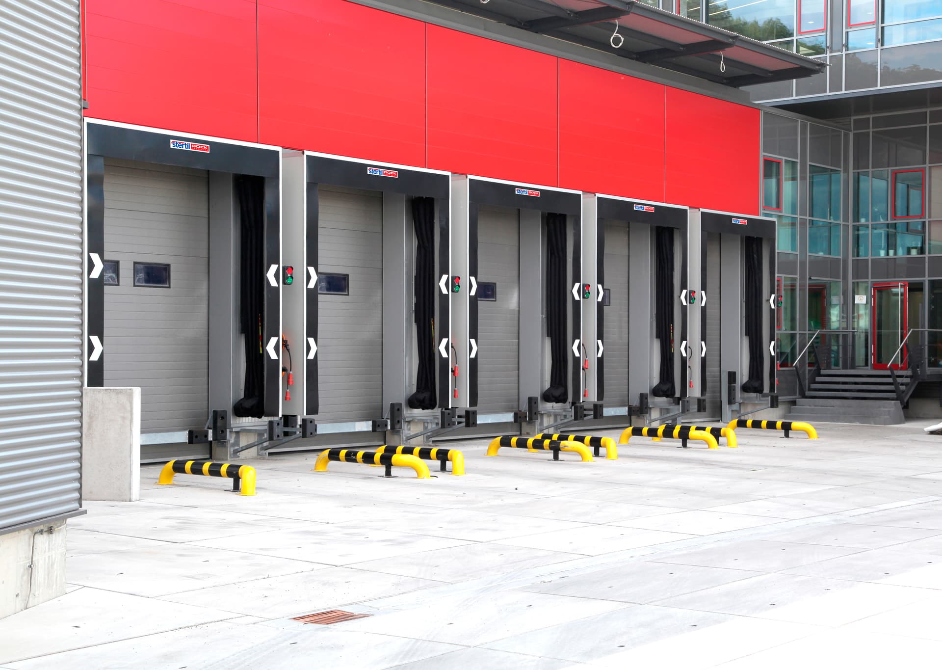 Closed pit constructions