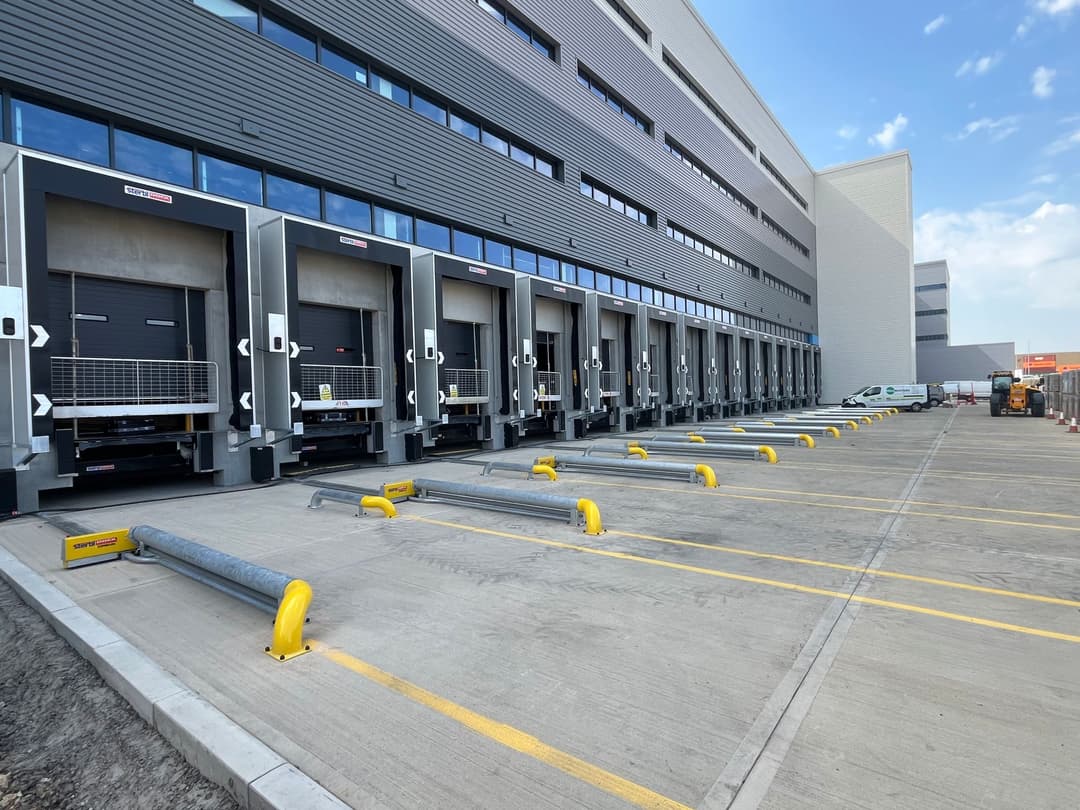 Stertil Dock Products | Automatic Vehicle Restraint COMBILOK®